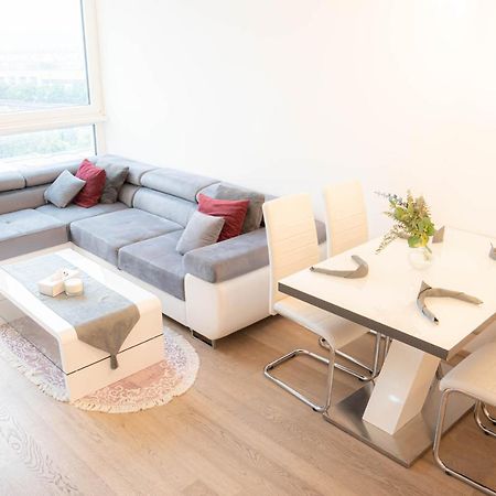 Restify10 - Skyline View - Fitness - Garge - Modern Appartement Wenen Buitenkant foto