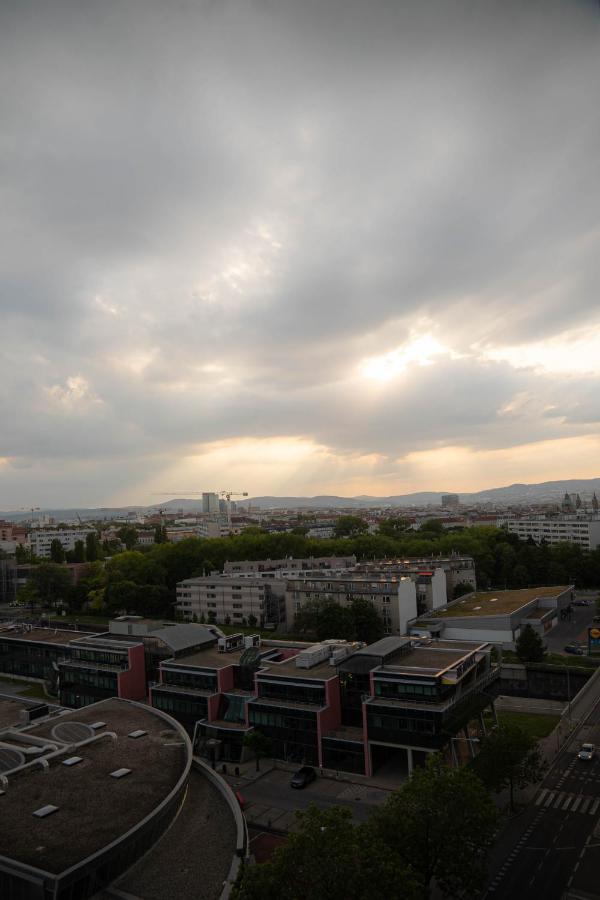 Restify10 - Skyline View - Fitness - Garge - Modern Appartement Wenen Buitenkant foto